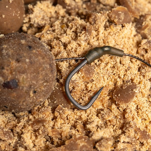 Nash Big Carp Rig 4 Szakállas, Füles Előkötött Horog